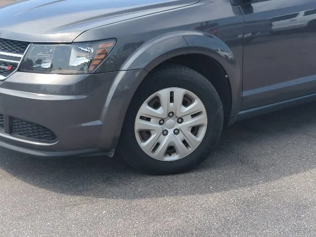 Used 2018  Dodge SE image 2