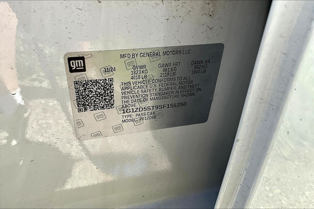 Used 2025 Summit White Chevrolet LT image 17