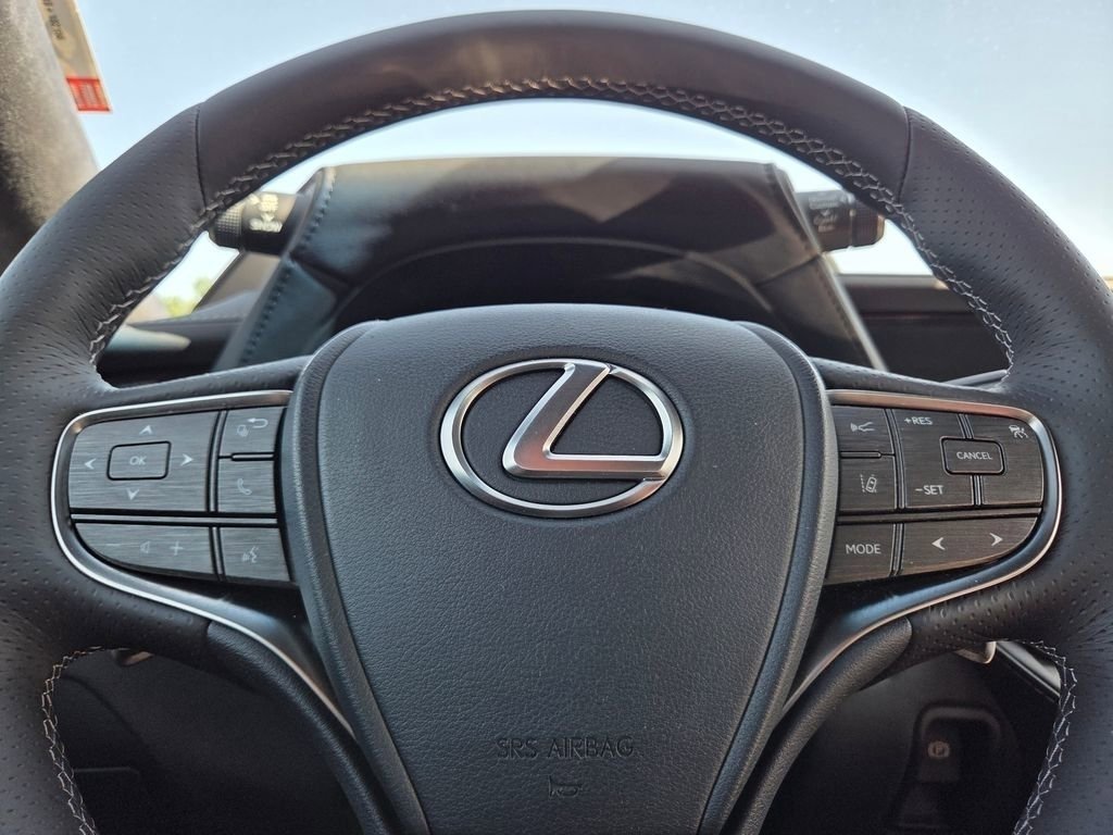 Used 2018 Ultra White Lexus 500 image 37