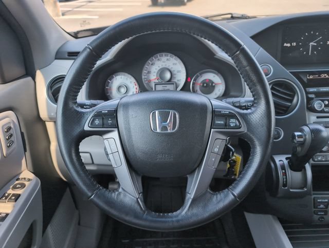 Used 2012 Crystal Black Pearl Honda Touring image 21