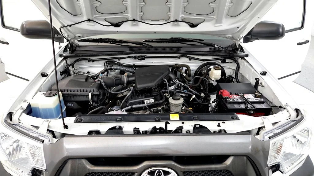 Used 2014 White Toyota Base image 14