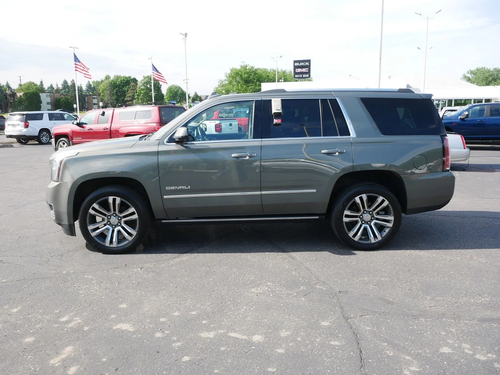 Used 2018 GMC Yukon Denali with VIN 1GKS2CKJ6JR165112 for sale in White Bear Lake, Minnesota