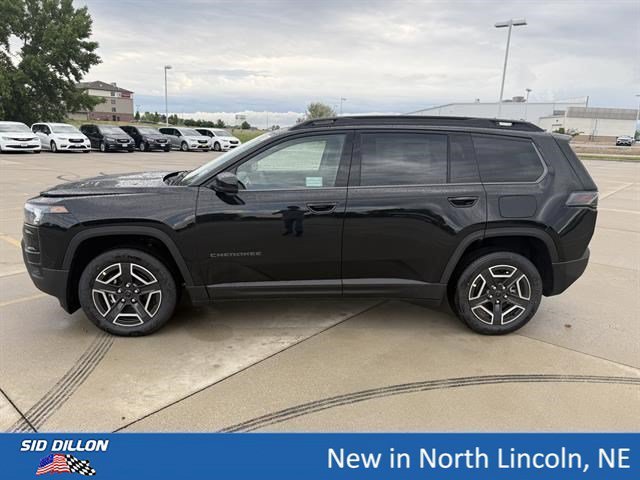 New 2026 Diamond Black Crystal Pearlcoat Jeep Laredo image 2
