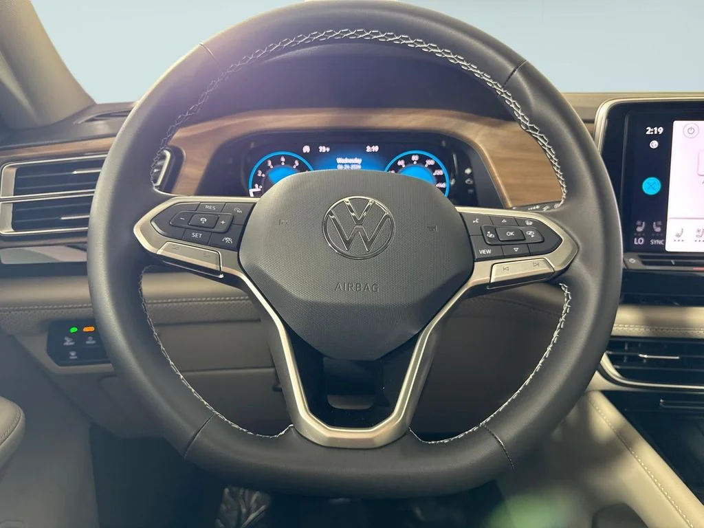 New 2026 Black Volkswagen 2.0T SE w/Technology image 25