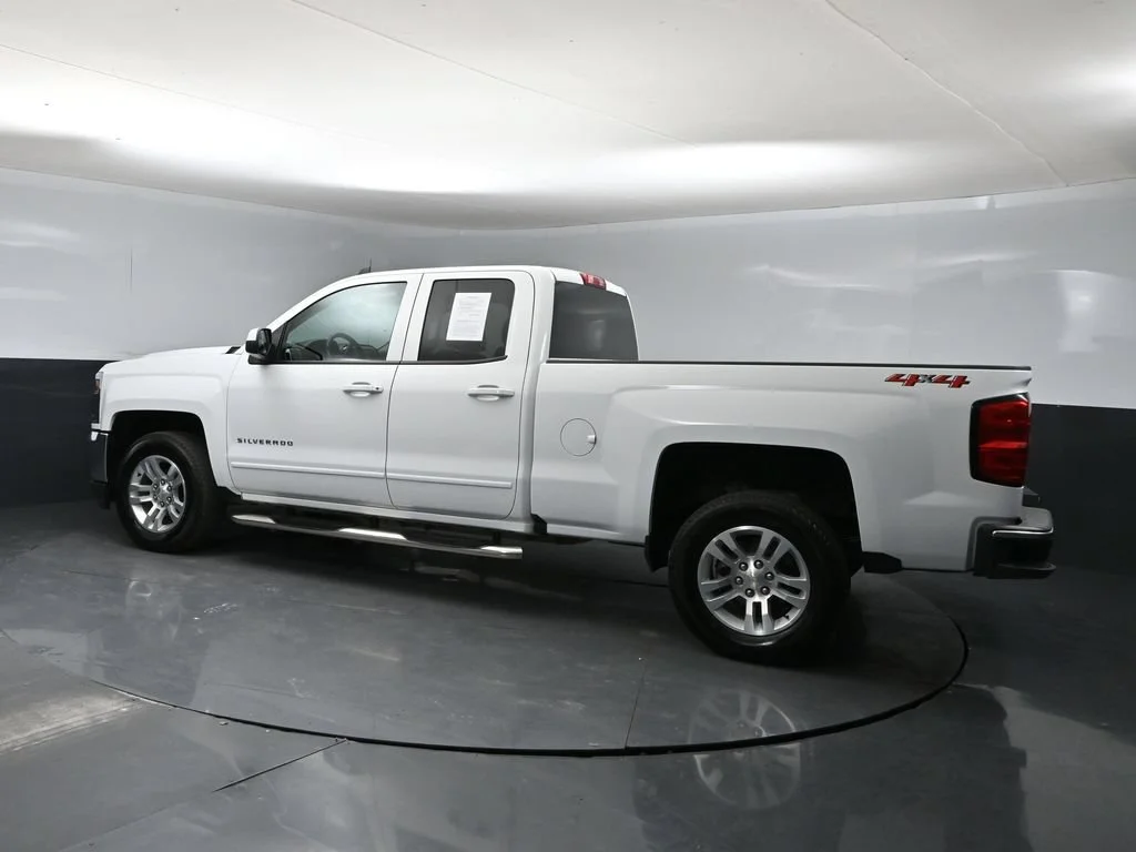 Used 2019 Summit White Chevrolet LT image 4