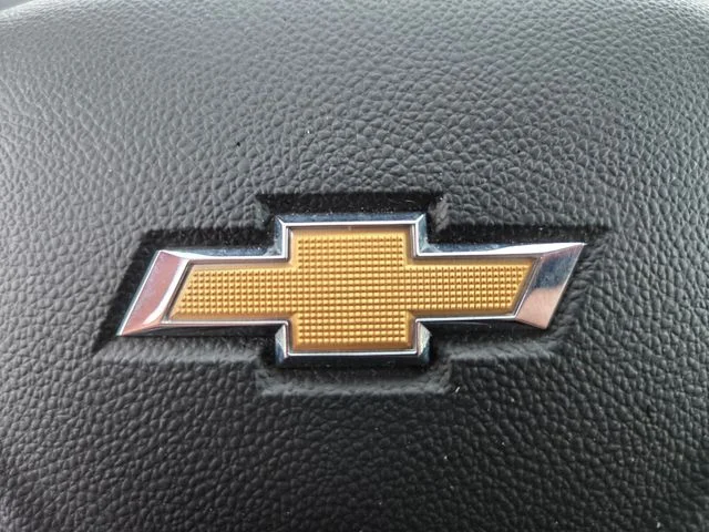 Used 2025 White Chevrolet LT image 35