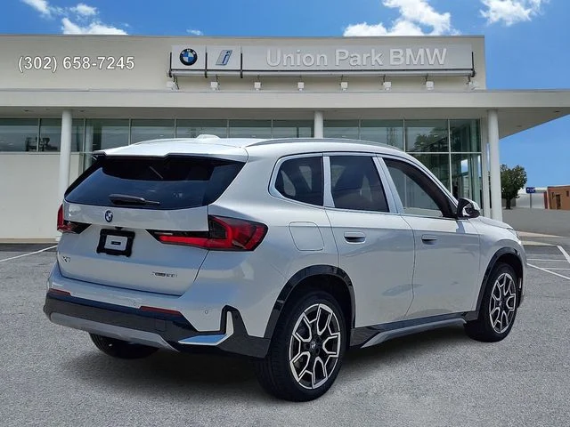New 2026 Mineral White Metallic BMW xDrive28i image 4