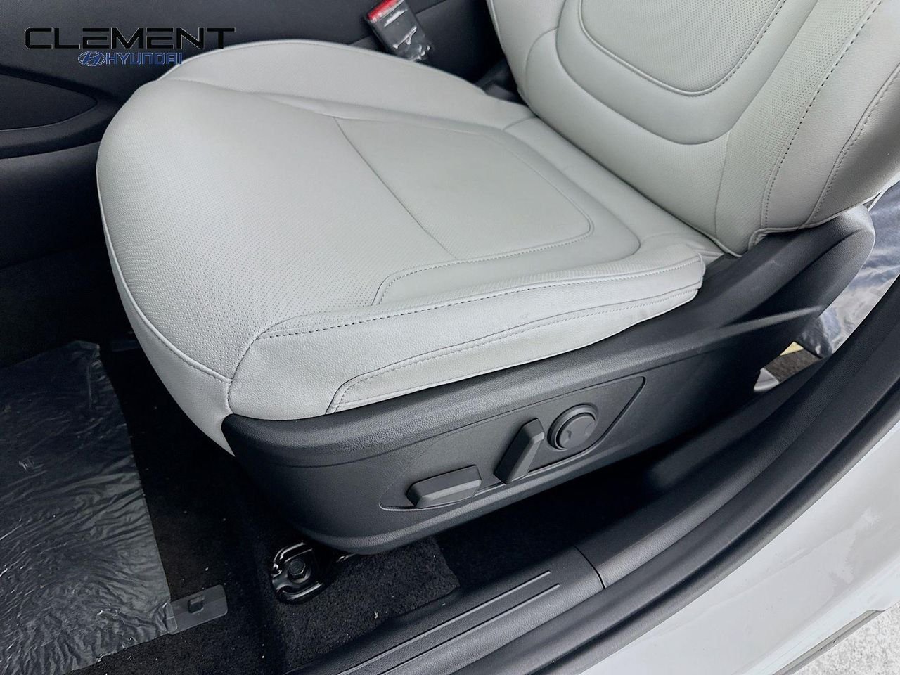 New 2026 White Hyundai SEL AWD image 24
