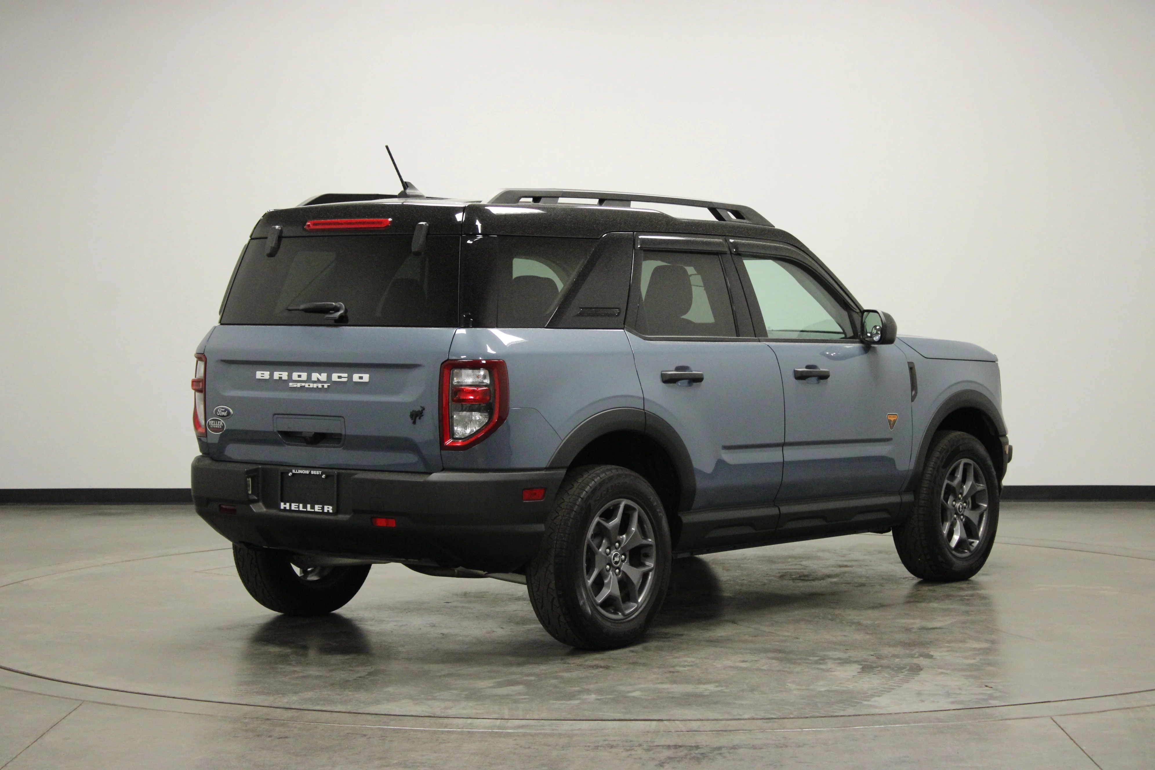 Used 2024 Azure Gray Metallic Ford Badlands image 8