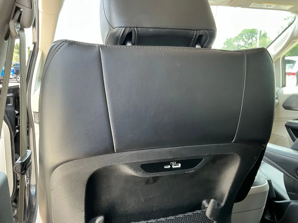 Used 2023 Black Chrysler Touring L image 33