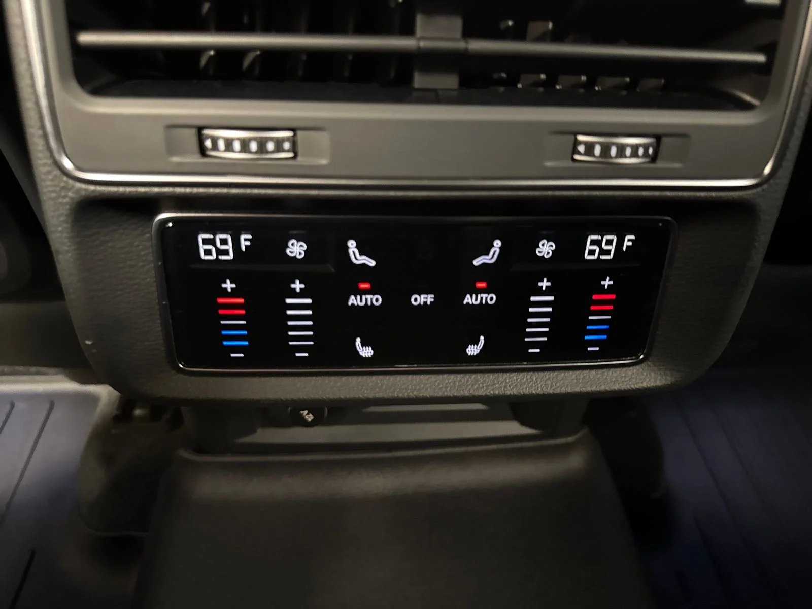 Used 2022  Audi 4.0T quattro image 27