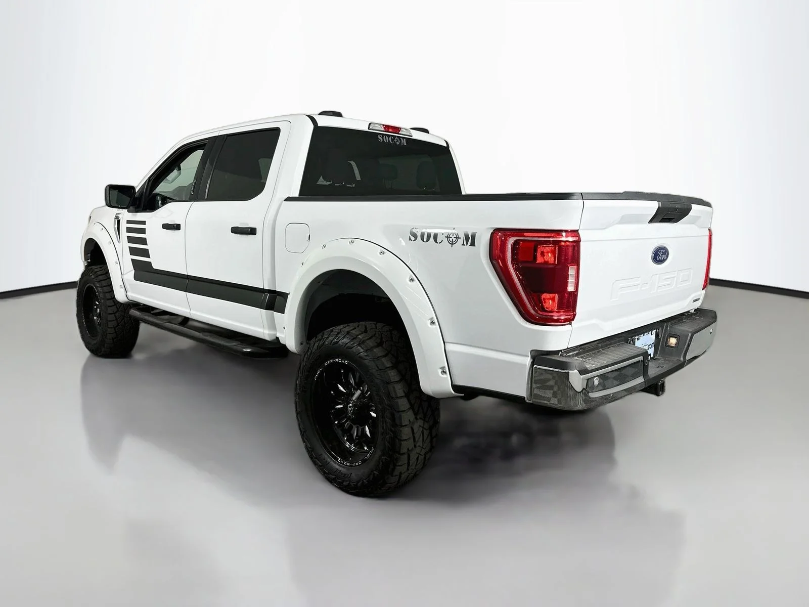 Used 2023 White Ford XLT image 6