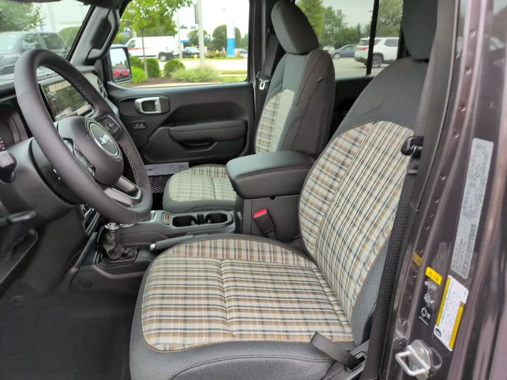 New 2026 Granite Crystal Metallic Clear-Coat Exterior Paint Jeep 85th Anniversary Edition image 18
