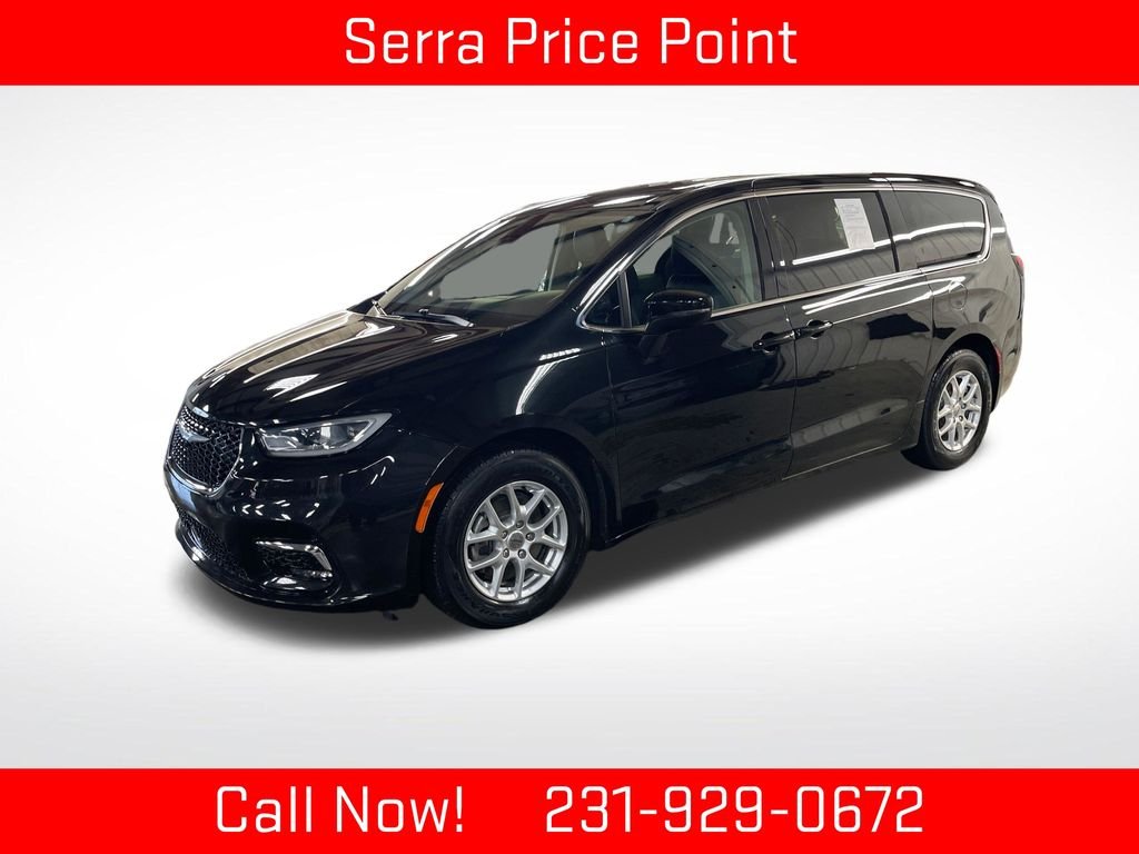 2023 Chrysler Pacifica Touring L's photo