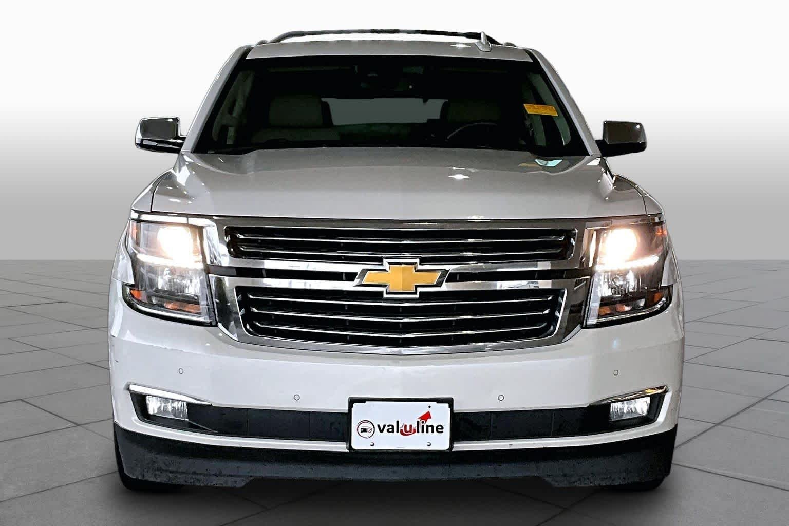 Used 2017 Iridescent Pearl Tricoat Chevrolet Premier image 4