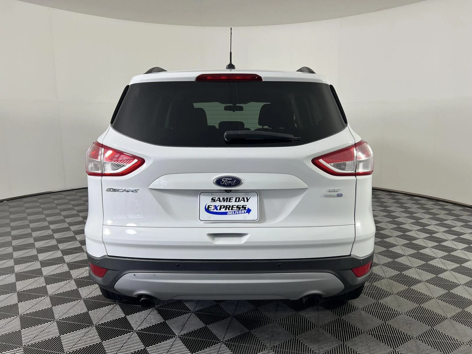 Used 2016 Wh Ford SE image 25