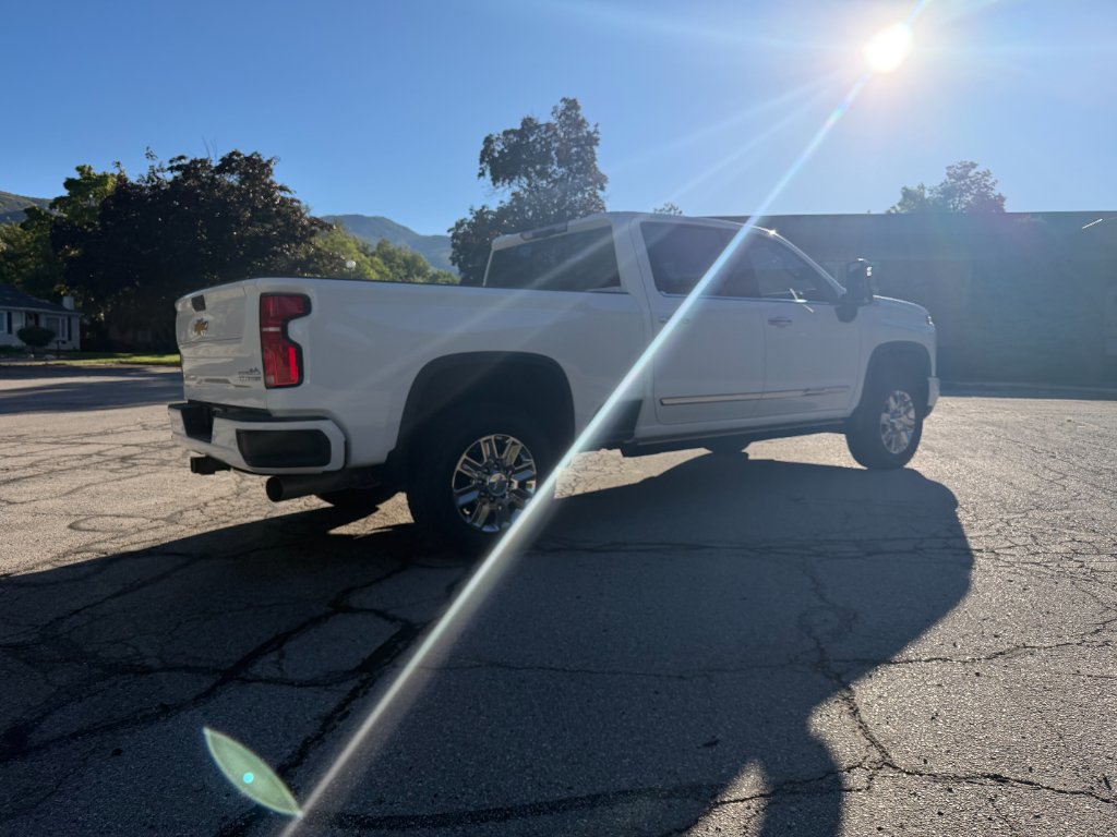 Used 2026 Summit White Chevrolet High Country image 5