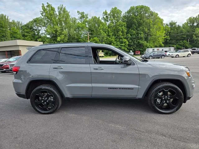Used 2021 Gray Jeep Laredo image 12