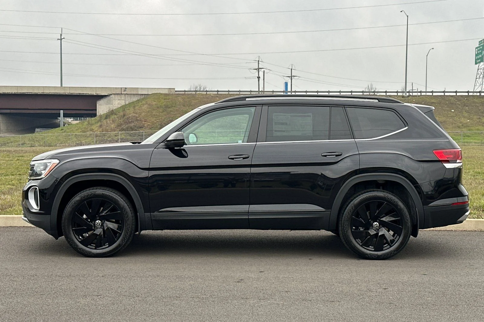 New 2026 Black Volkswagen 2.0T SE w/Technology image 6