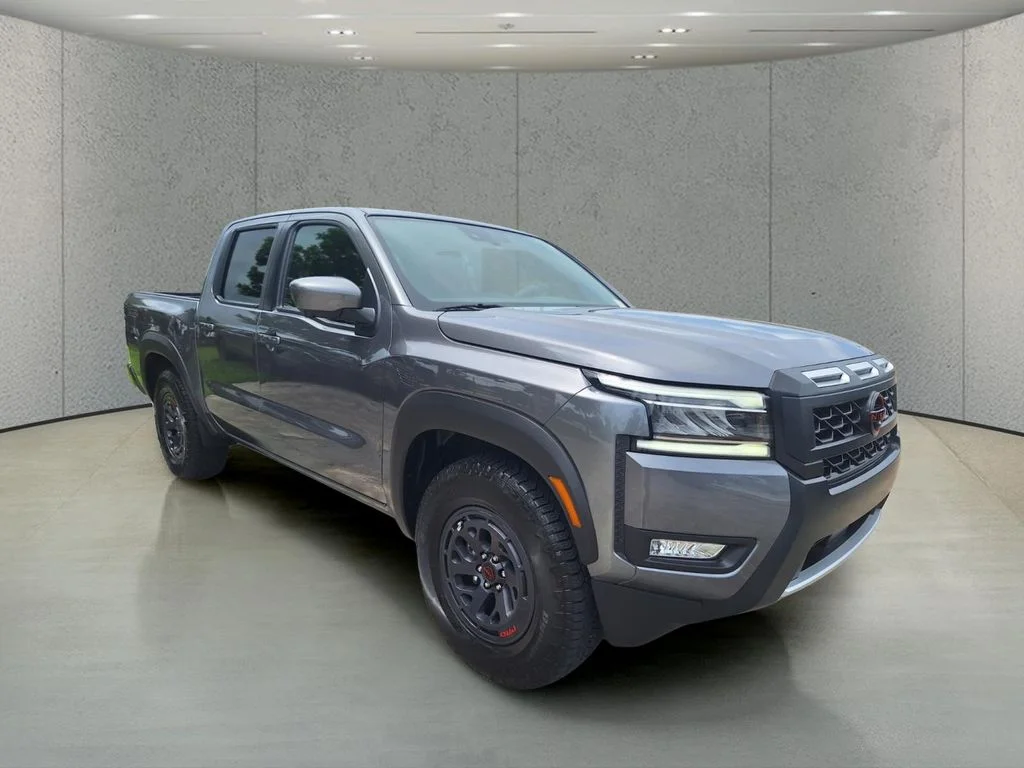Used 2025 Gray Nissan PRO-X image 7
