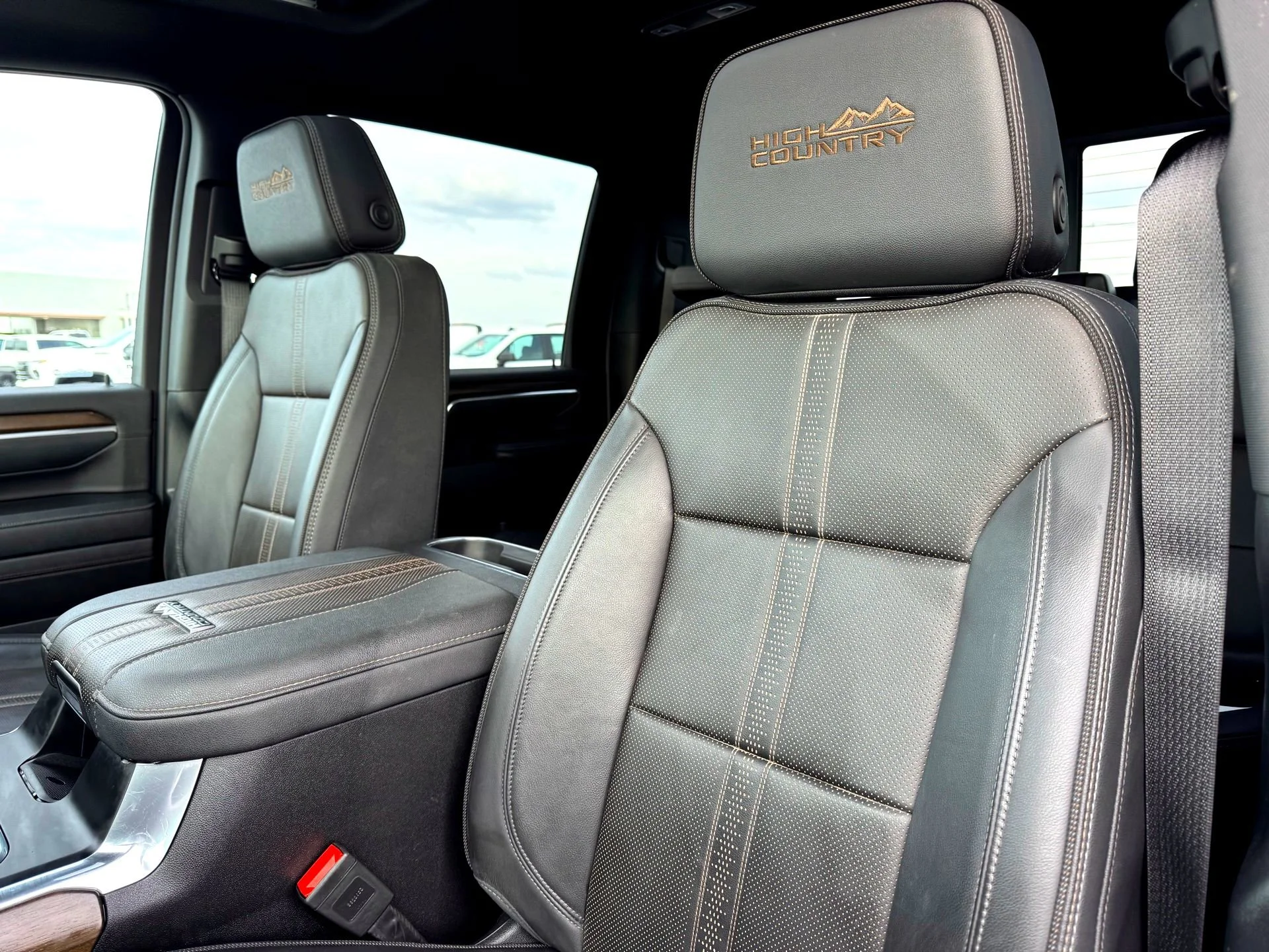 Used 2025 Black Chevrolet High Country image 13