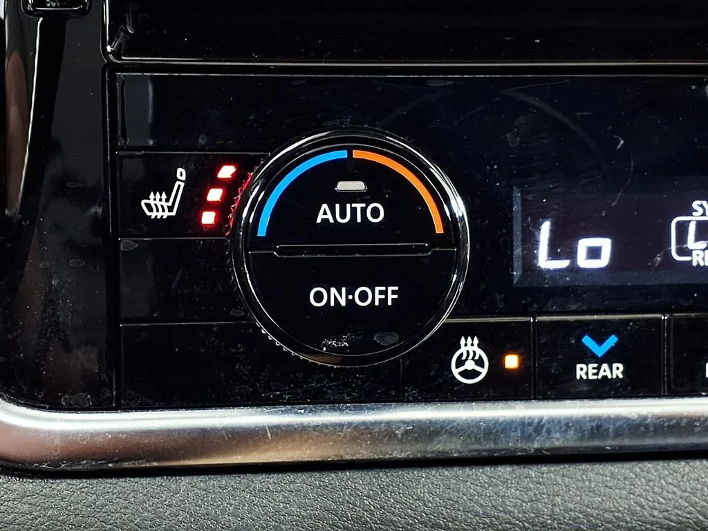 Used 2023 Gold Nissan Platinum image 16