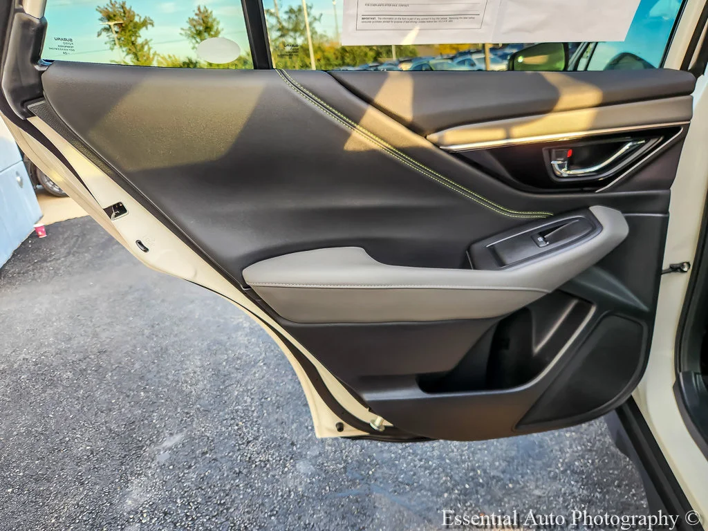 Used 2025 White Subaru Onyx Edition image 17