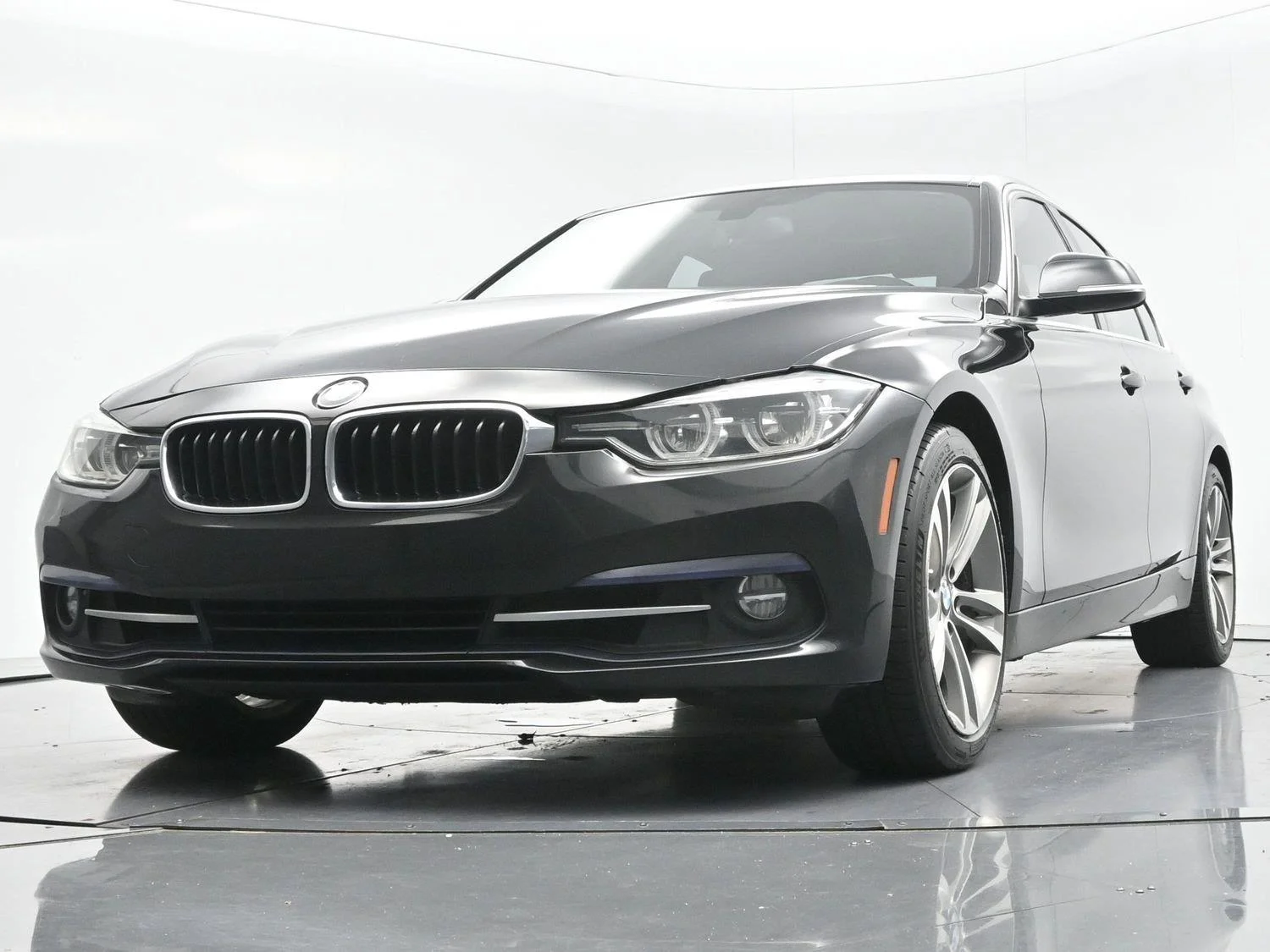 Used 2018 Black Sapphire Metallic BMW 330i image 41