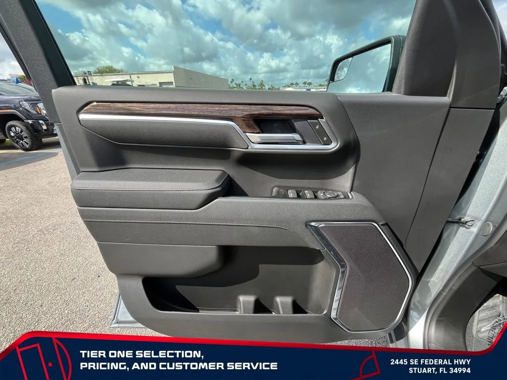 New 2026 Sterling Metallic GMC Elevation image 24