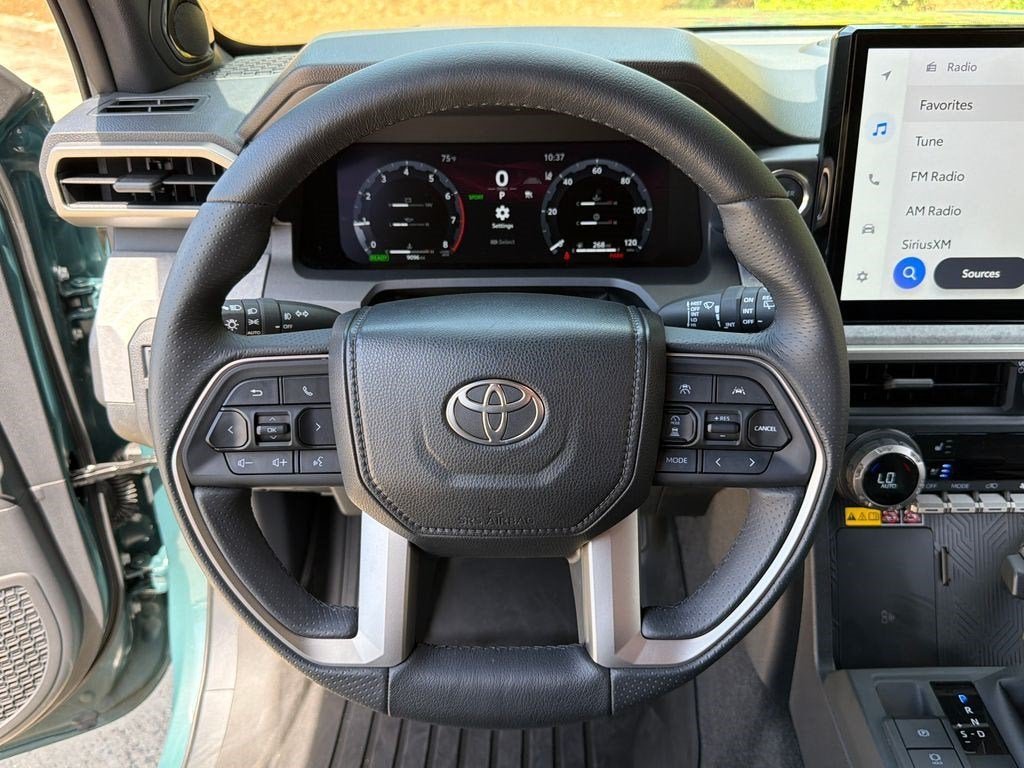 Used 2025 Everest Toyota Hybrid Trailhunter image 18