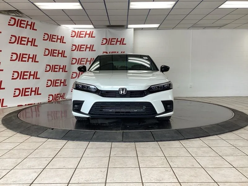 Used 2024  Honda Sport image 2