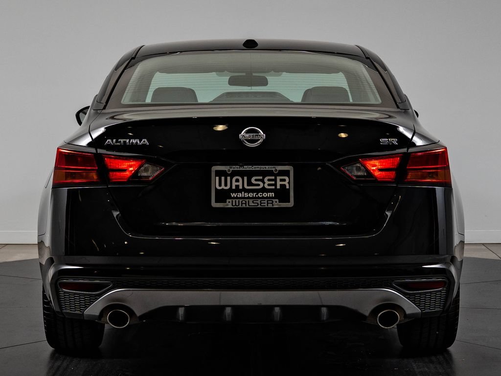 Used 2019 Super Black Nissan 2.5 SR image 7
