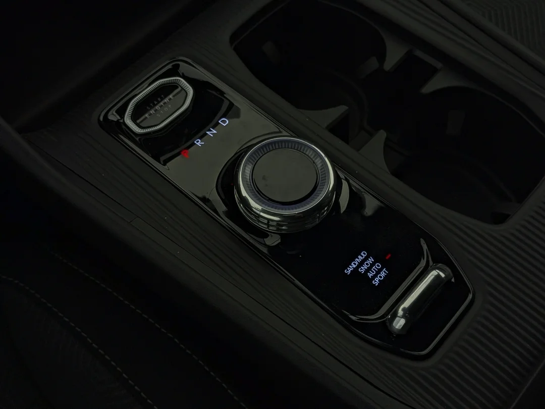 New 2026 White Jeep Laredo - - 4x4 - Pkg 23F - Compact Spare - 1.6L Turbo Hybrid - 12.3 Touchscreen & More! image 20
