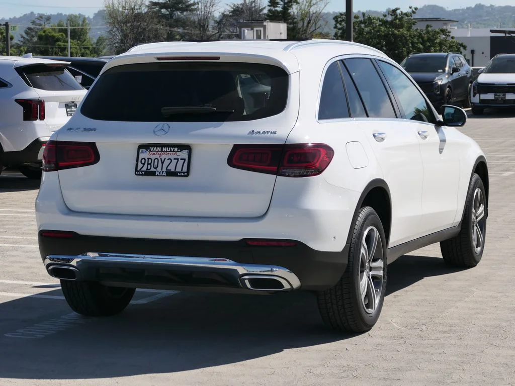 Used 2022 Polar White Mercedes-Benz GLC 300 4MATIC® image 3