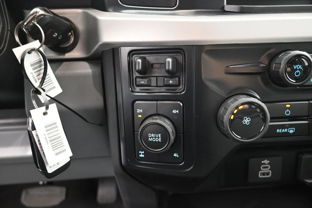 New 2026 Carbonized Gray Metallic Ford XLT image 16
