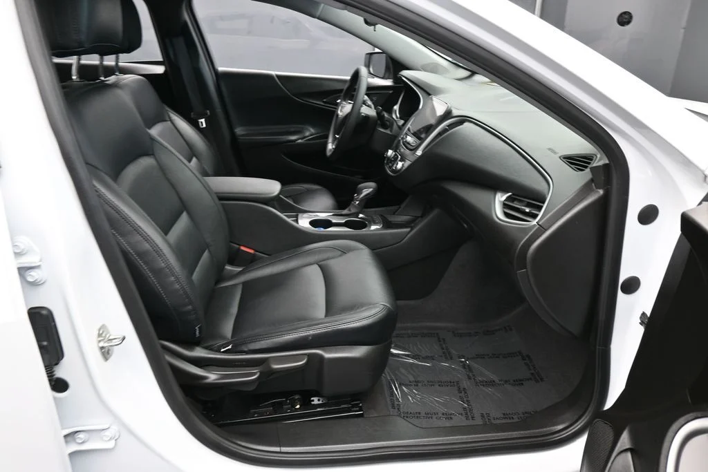 Used 2024 Summit White Chevrolet RS image 34