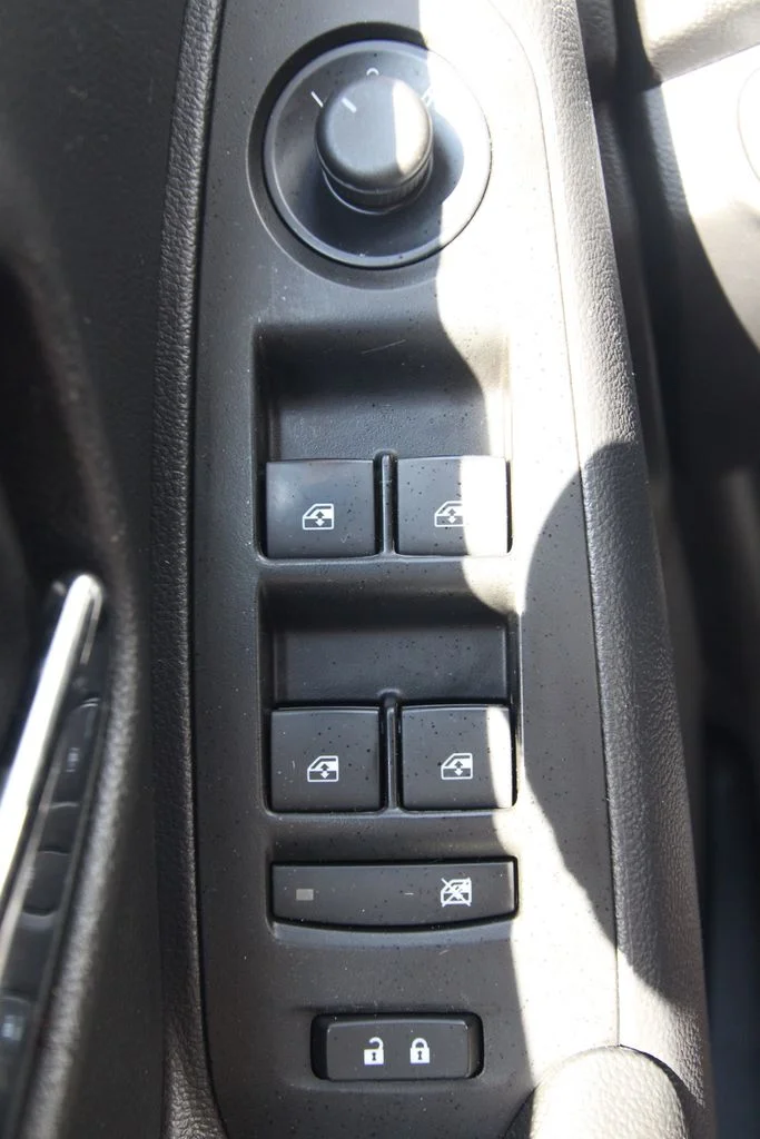 Used 2022 White Chevrolet LS image 21