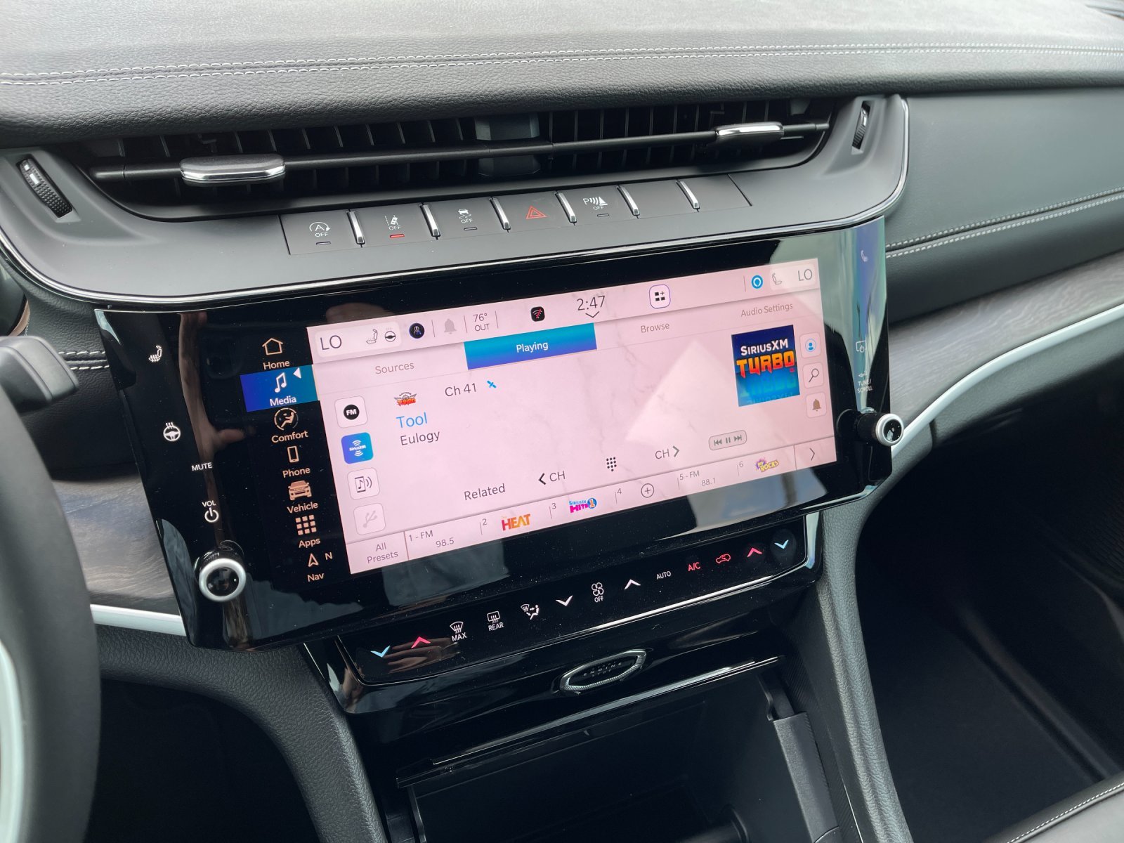 New 2026 Velvet Red Pearl-Coat Exterior Paint Jeep Limited image 21