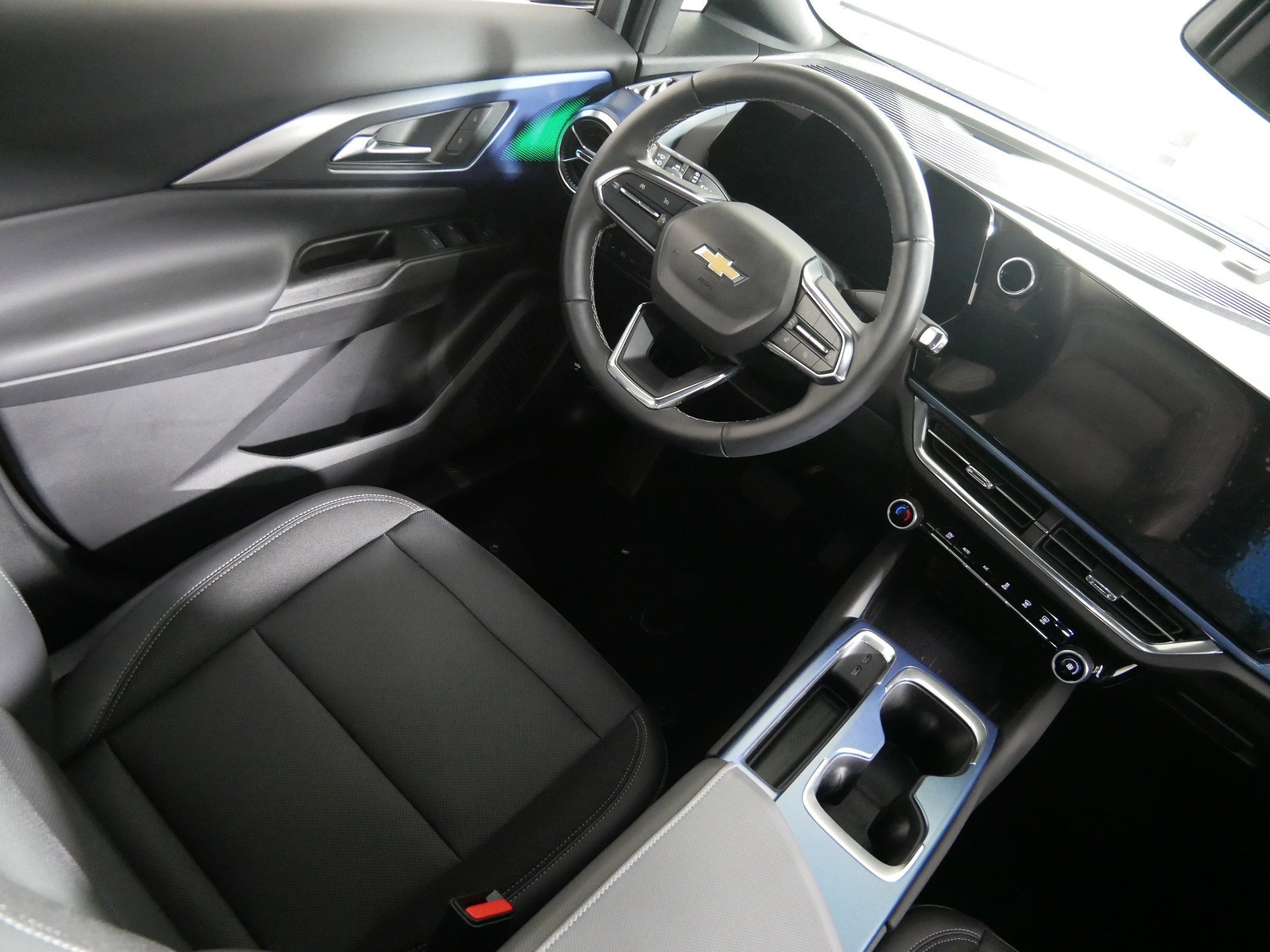 2024 Chevrolet Equinox EV LT - Photo 9