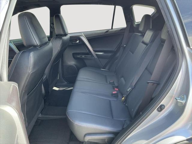 Certified Used 2018 SILVER SKY METALLIC Toyota  image 10