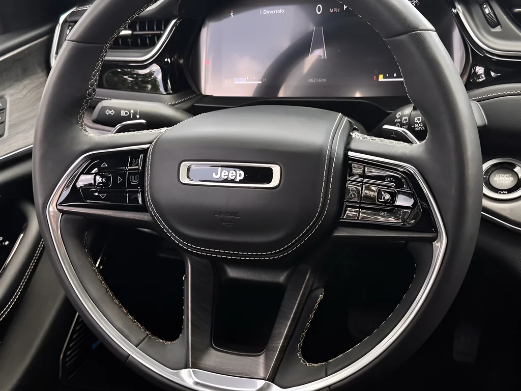 Used 2023 White/off-white Jeep Overland image 12
