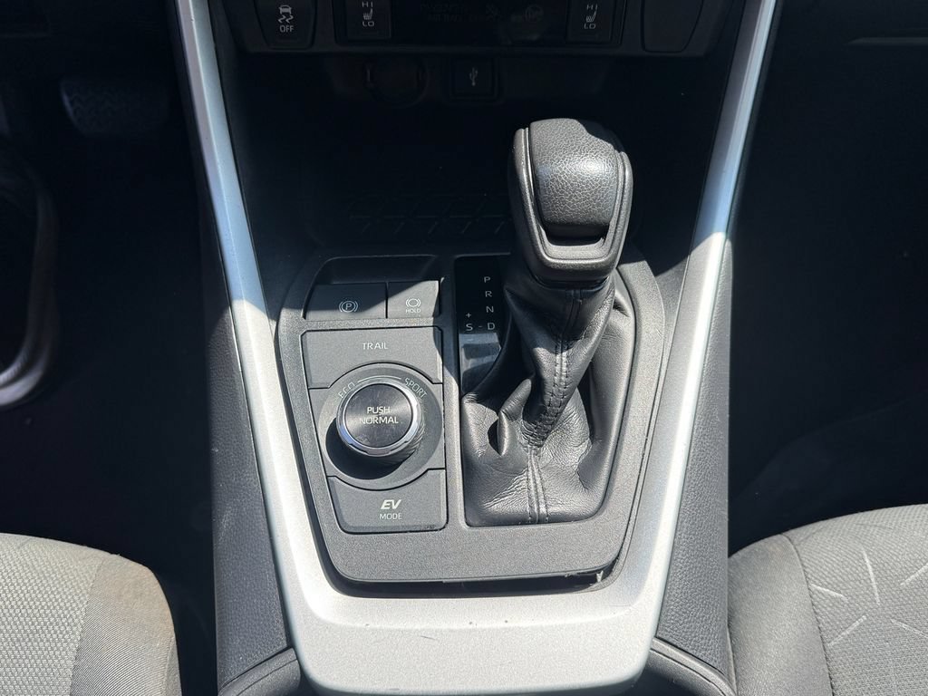 2021 Toyota RAV4 XLE - Photo 19