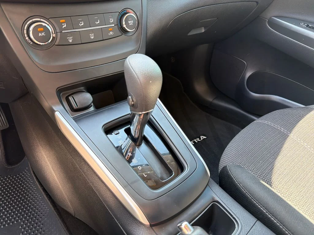 Used 2018 White Nissan S image 28