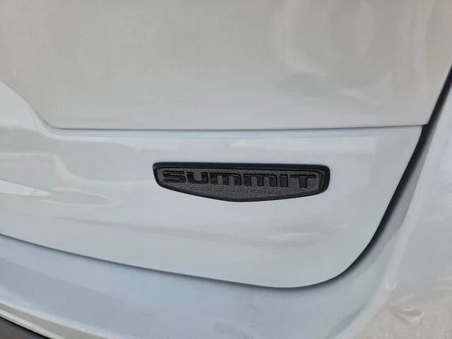New 2027 Bright White Clearcoat Jeep Summit image 14