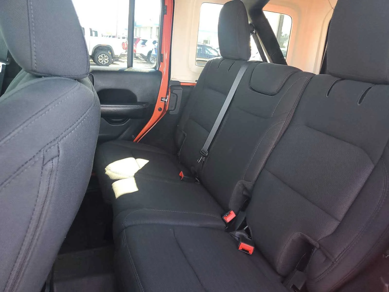 Used 2020  Jeep Sahara image 25