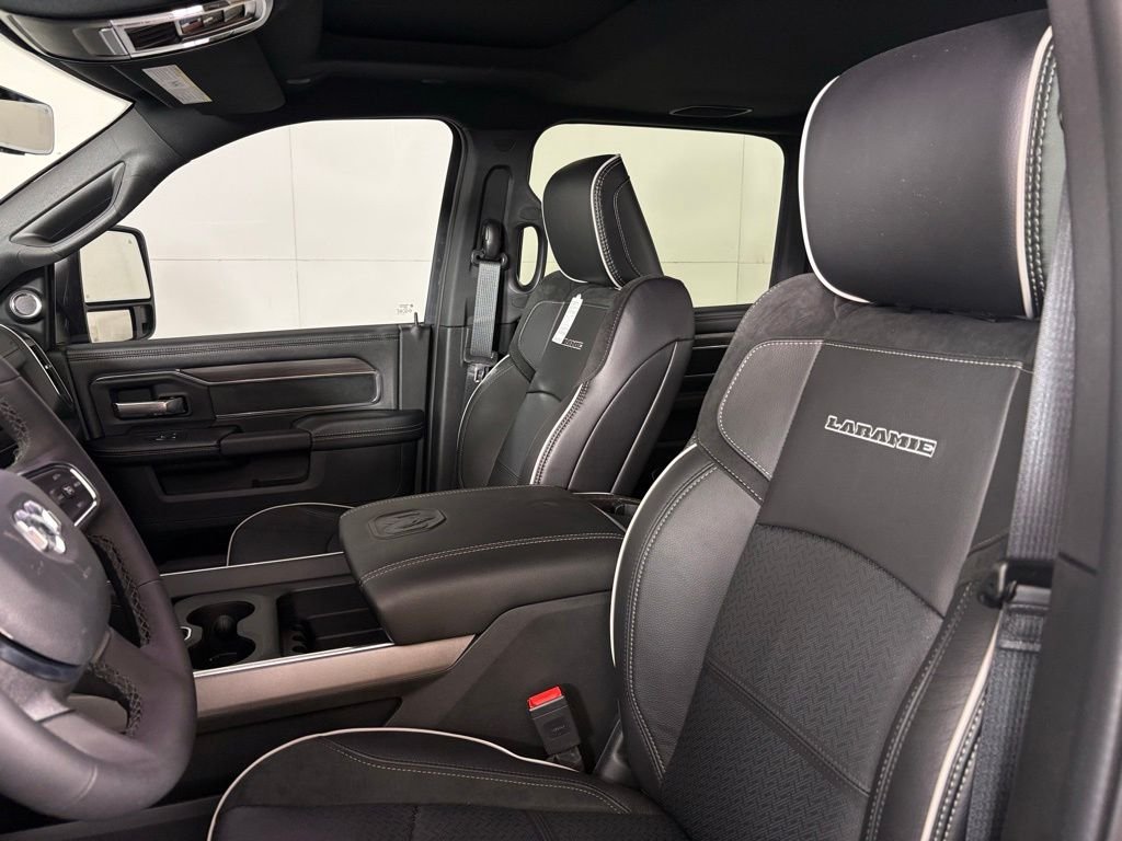 New 2026 Granite Crystal Metallic Clear-Coat Exterior Paint RAM Laramie image 18