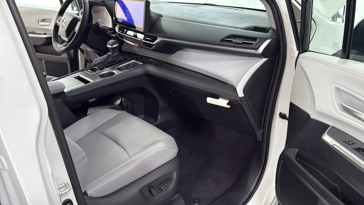 New 2026 Wind Chill Pearl <sup>1</sup> Toyota  XLE image 19