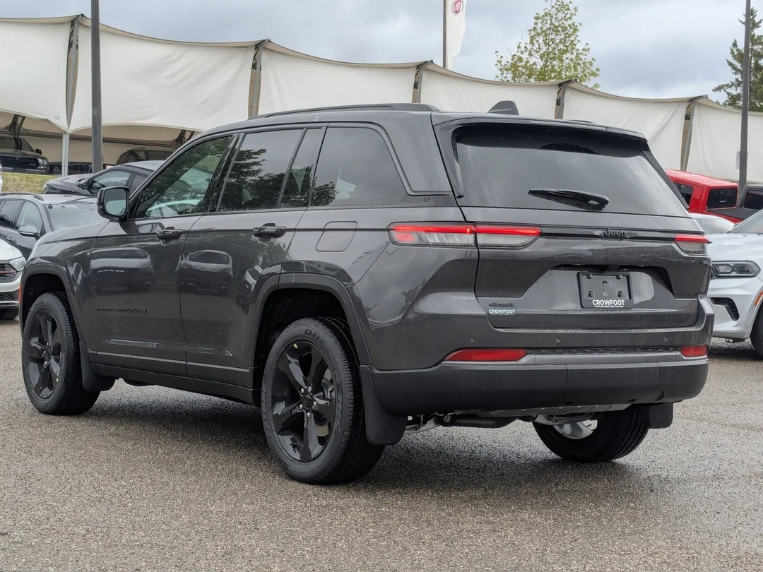 New 2026 Grey Jeep Altitude - - 4x4 - Power Sunroof - Trailer Tow Pkg - 20 Black Wheels - Remote Start & More! image 6