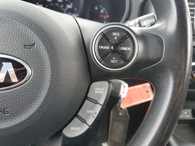 Used 2018 Green Kia Base image 22