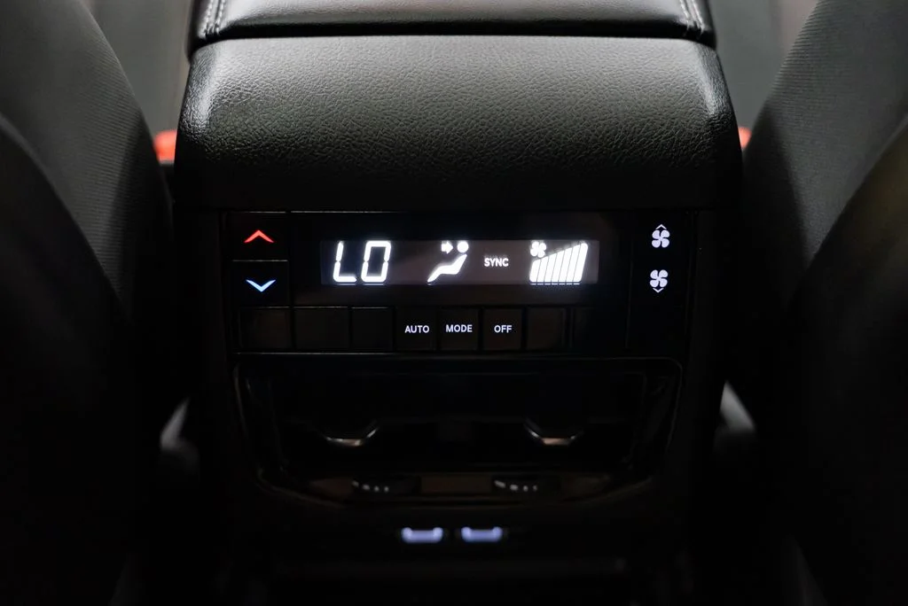 Used 2025 White Jeep Laredo image 9